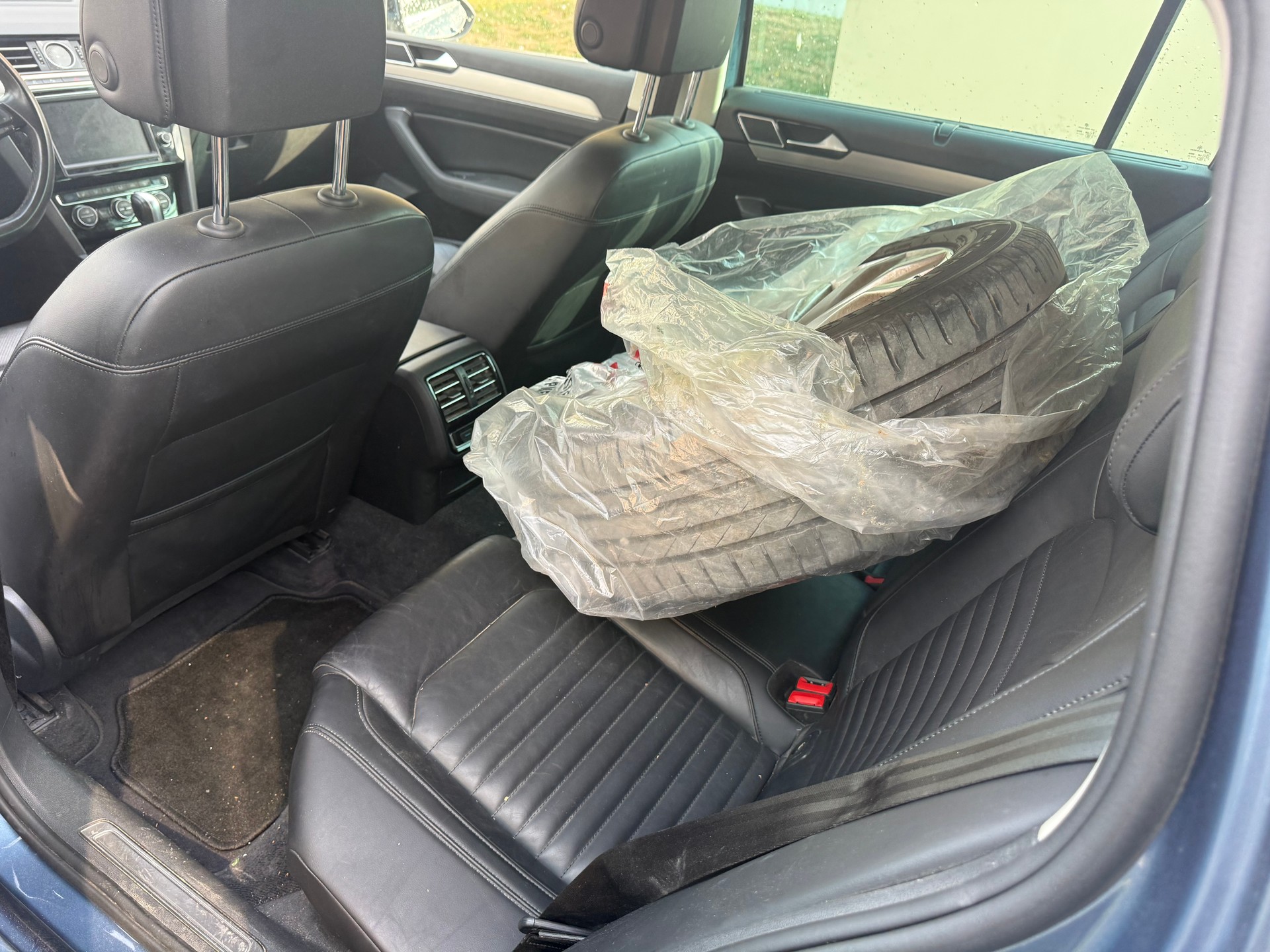 VW Passat Variant 2.0 TDI BMT Comfortline DSG 4Motion-image-9