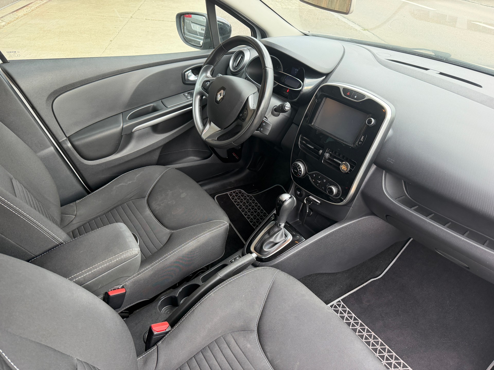 RENAULT Clio 1.3 Business EDC-image-7