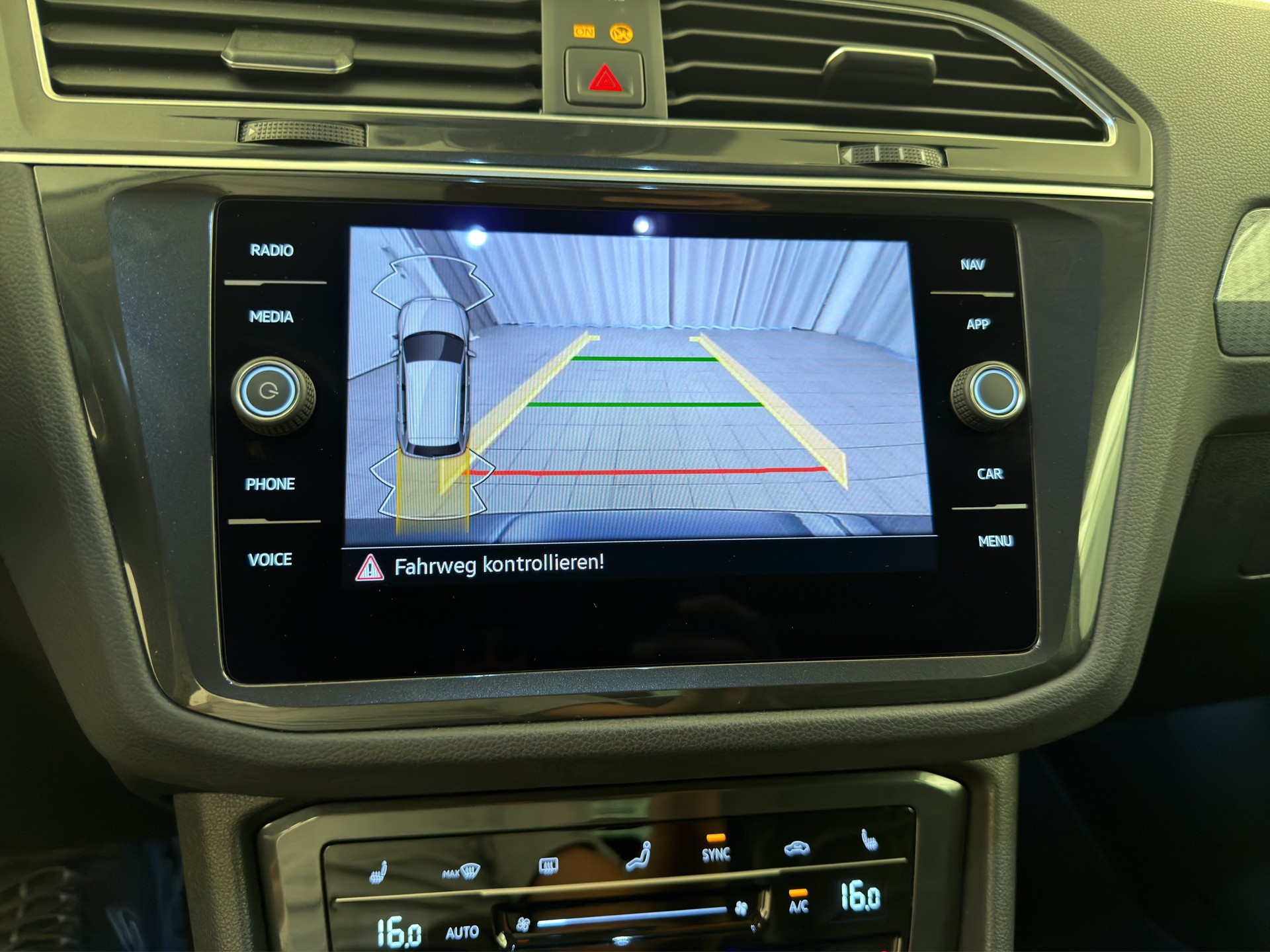 VW Tiguan 1.5 TSI Life DSG-image-11
