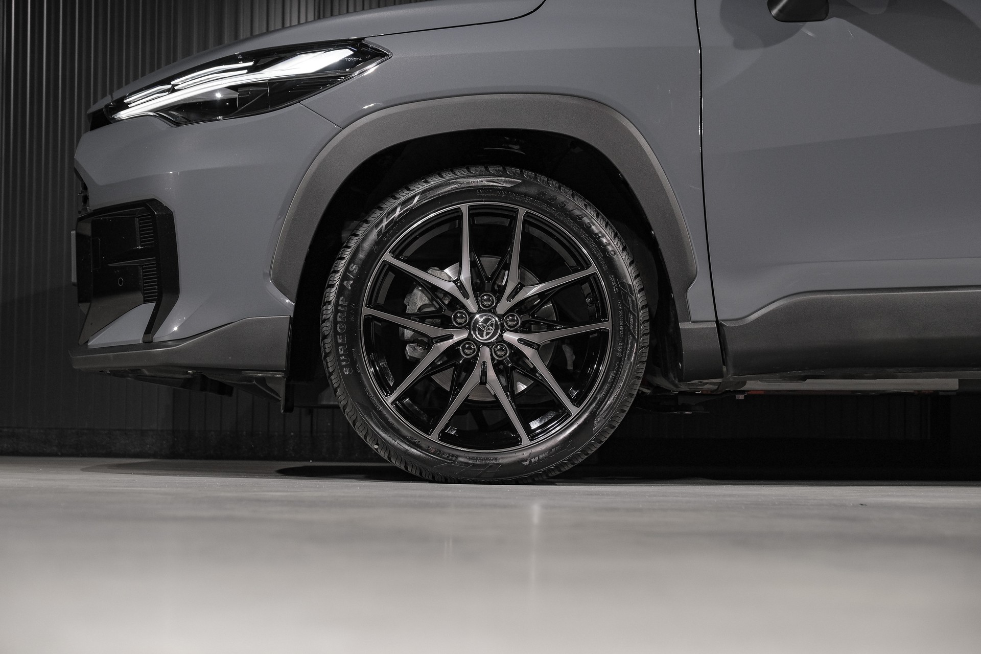 TOYOTA Corolla Cross 2.0 GR Sport e-CVT-image-26