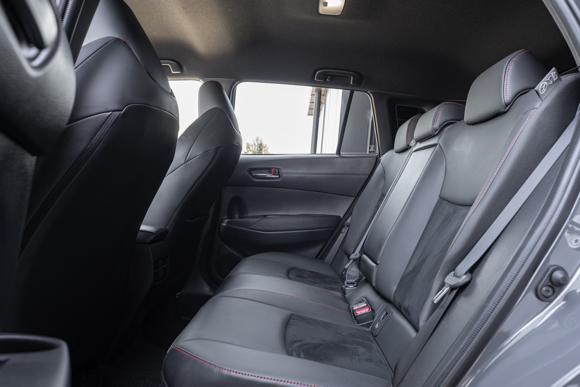 TOYOTA Corolla Cross 2.0 GR Sport e-CVT-image-11