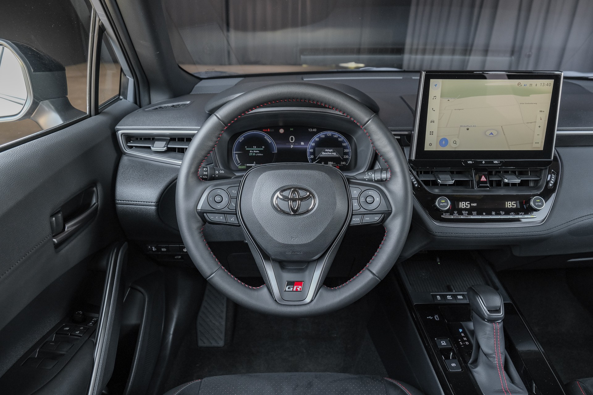 TOYOTA Corolla Cross 2.0 GR Sport e-CVT-image-15