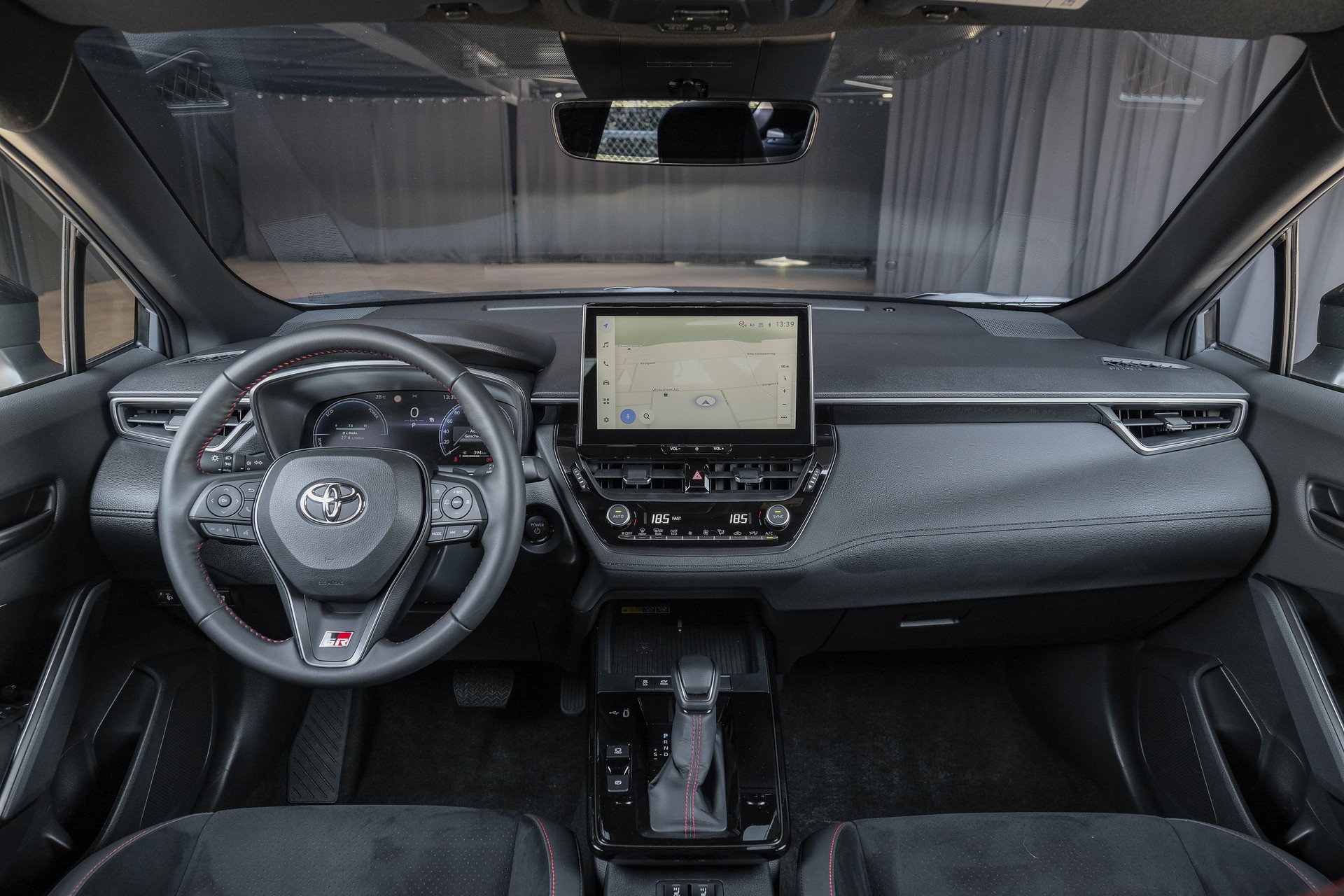 TOYOTA Corolla Cross 2.0 GR Sport e-CVT-image-14
