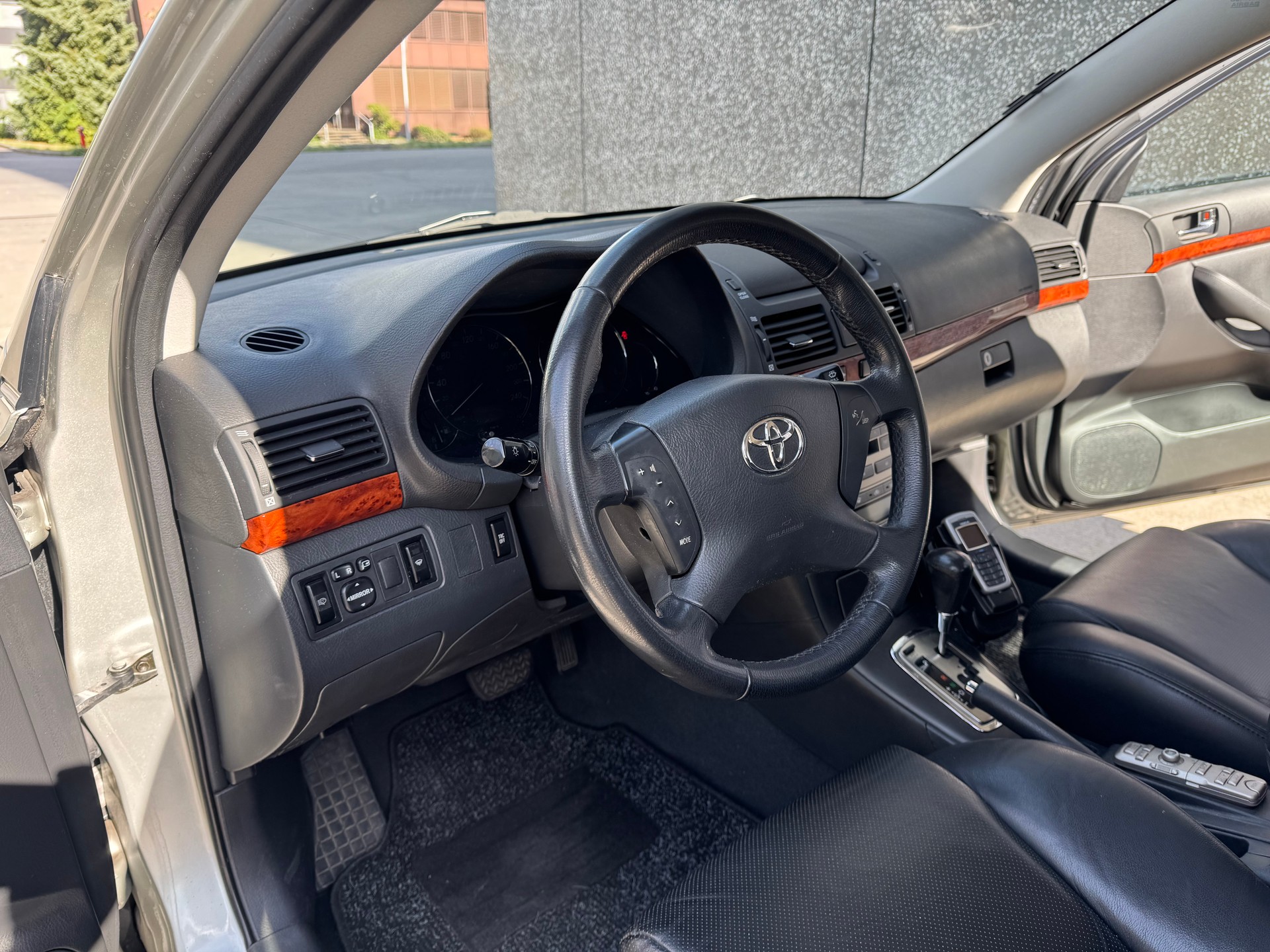 TOYOTA Avensis 2.4 D4 VVT-i Linea Sol Sportswagon T-Step5-image-9
