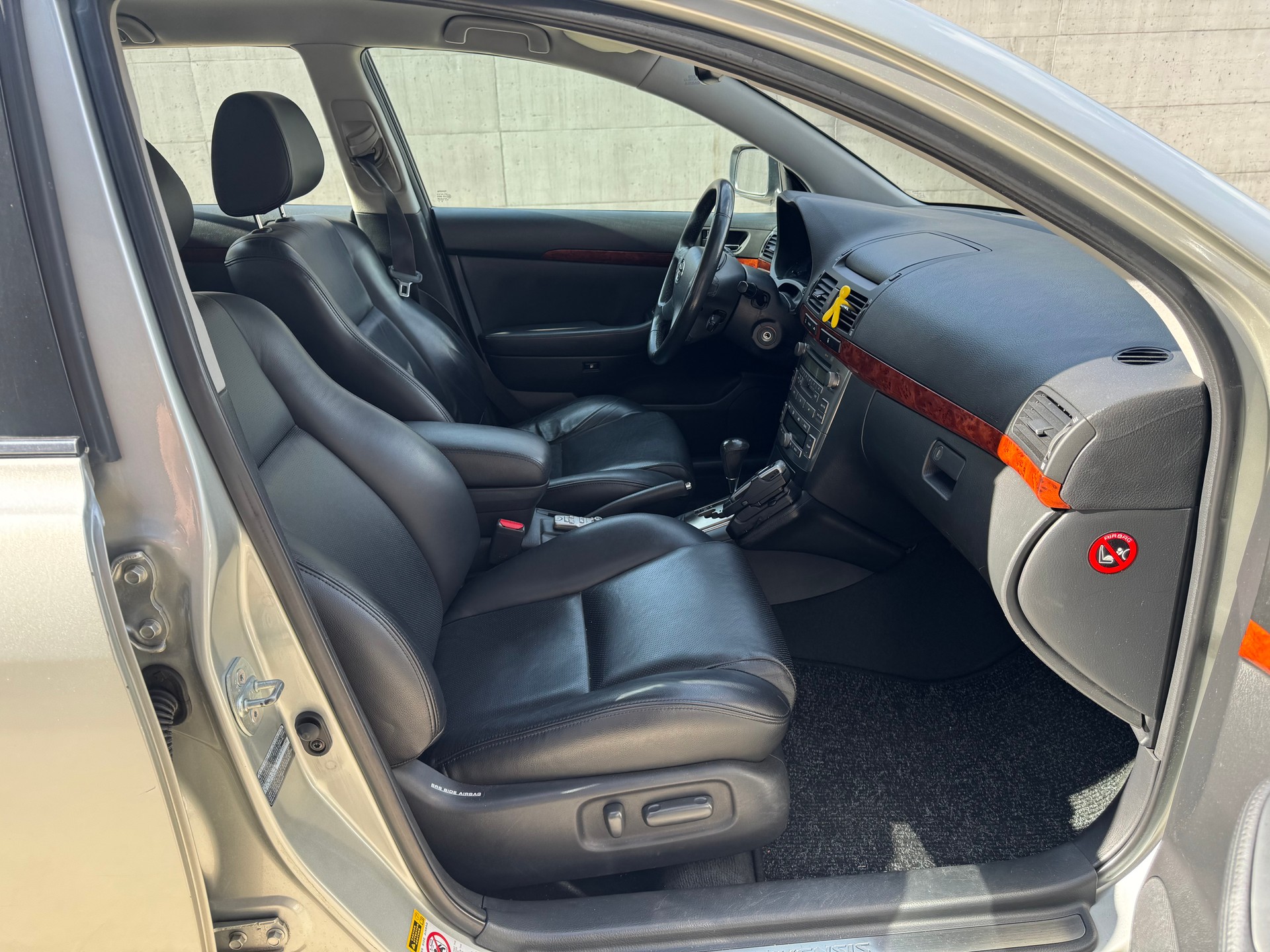 TOYOTA Avensis 2.4 D4 VVT-i Linea Sol Sportswagon T-Step5-image-10