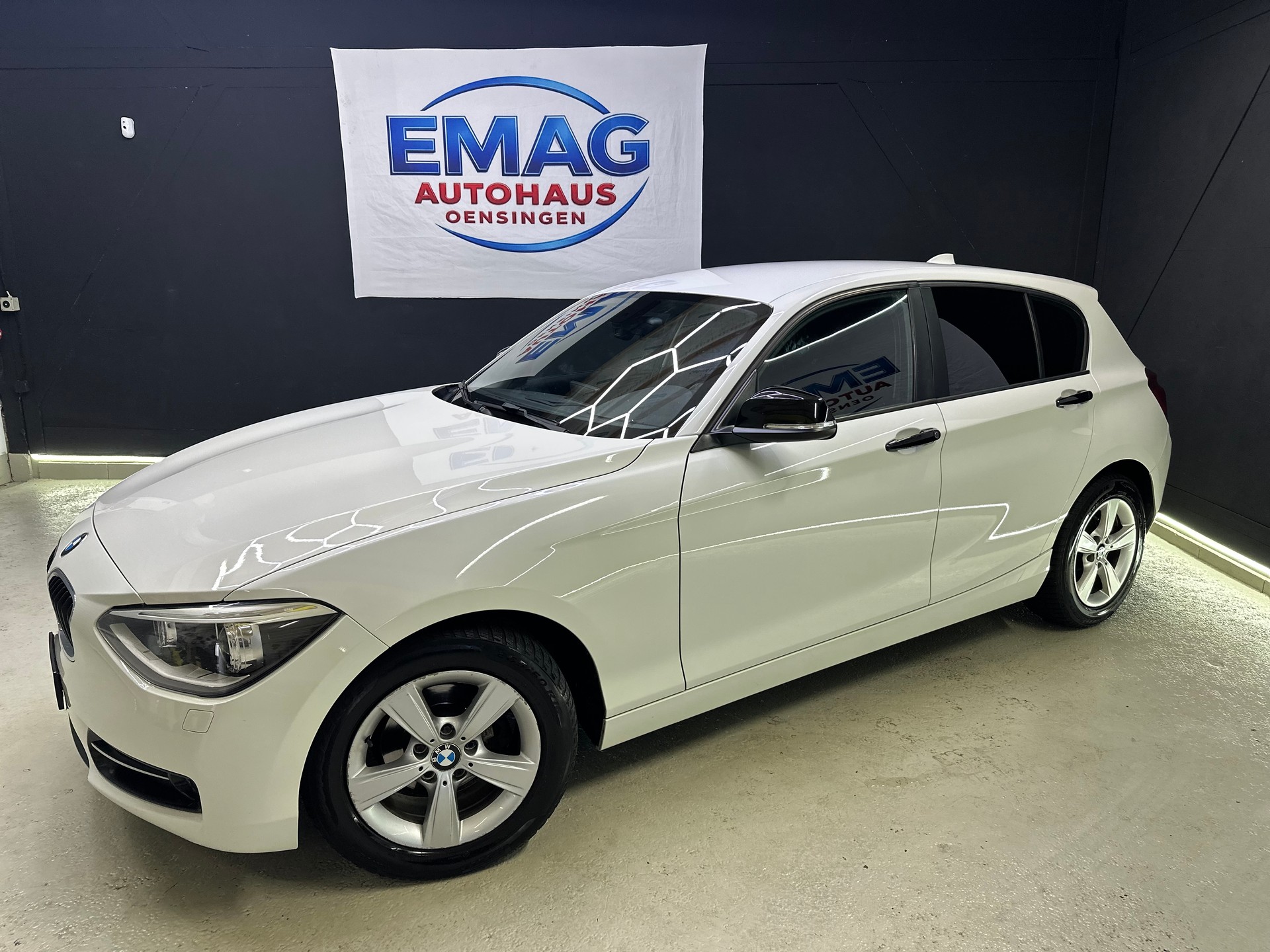 BMW 116d Sport Line Steptronic-image-1
