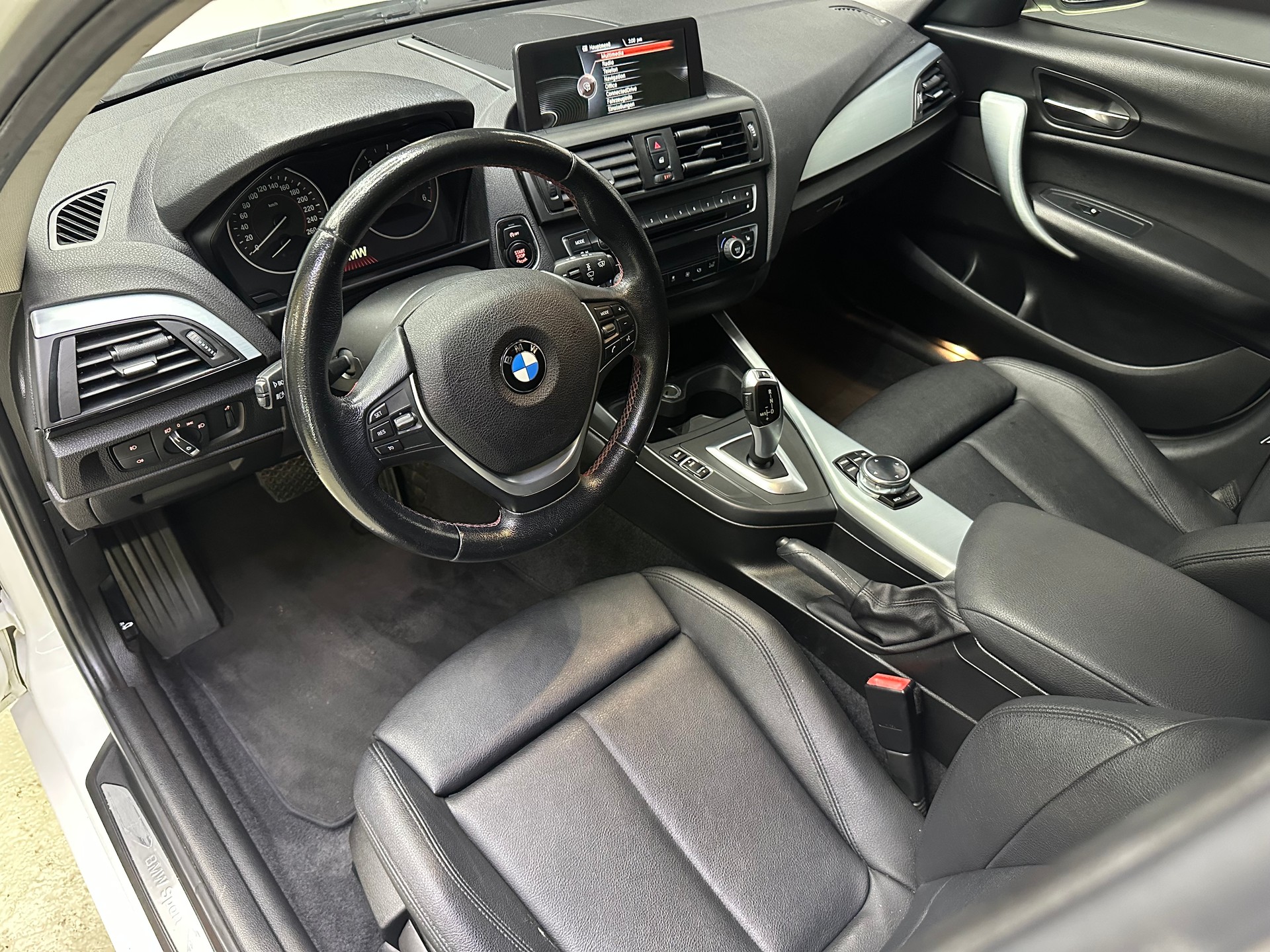 BMW 116d Sport Line Steptronic-image-9