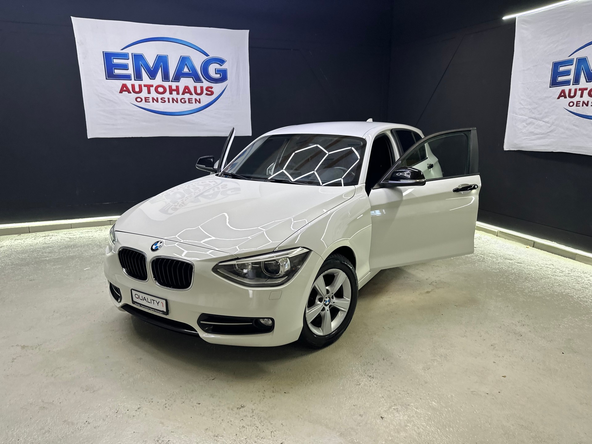 BMW 116d Sport Line Steptronic-image-3
