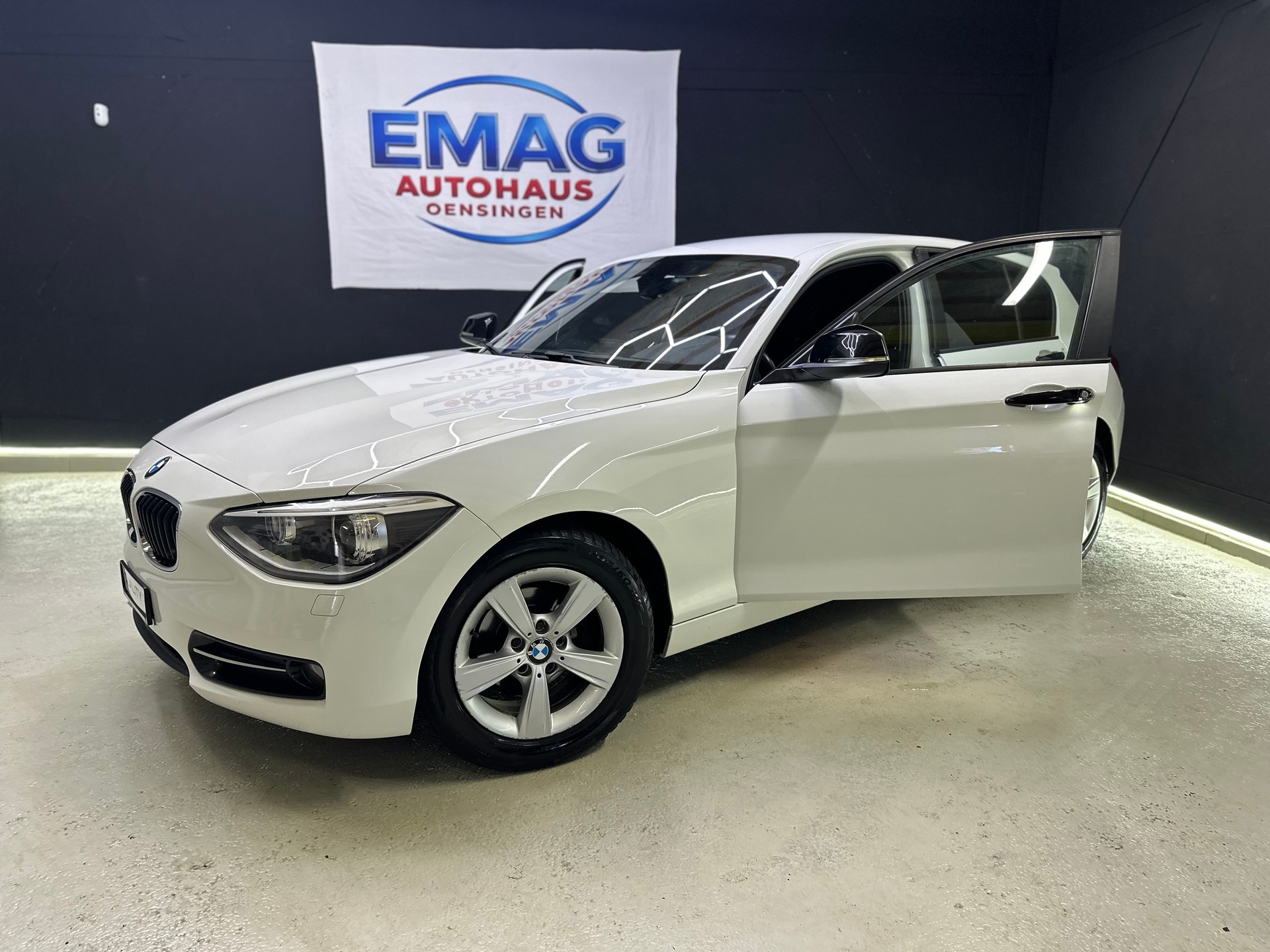 BMW 116d Sport Line Steptronic-image-4