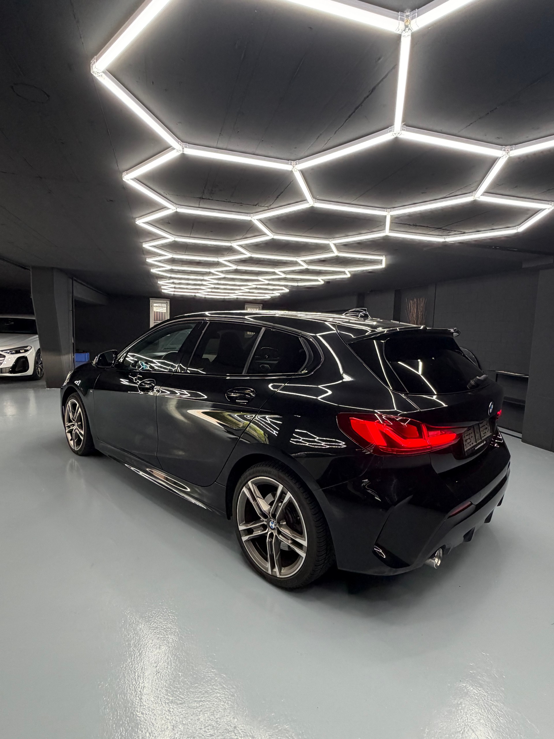 BMW 120d xDrive Steptronic M Sport-image-3