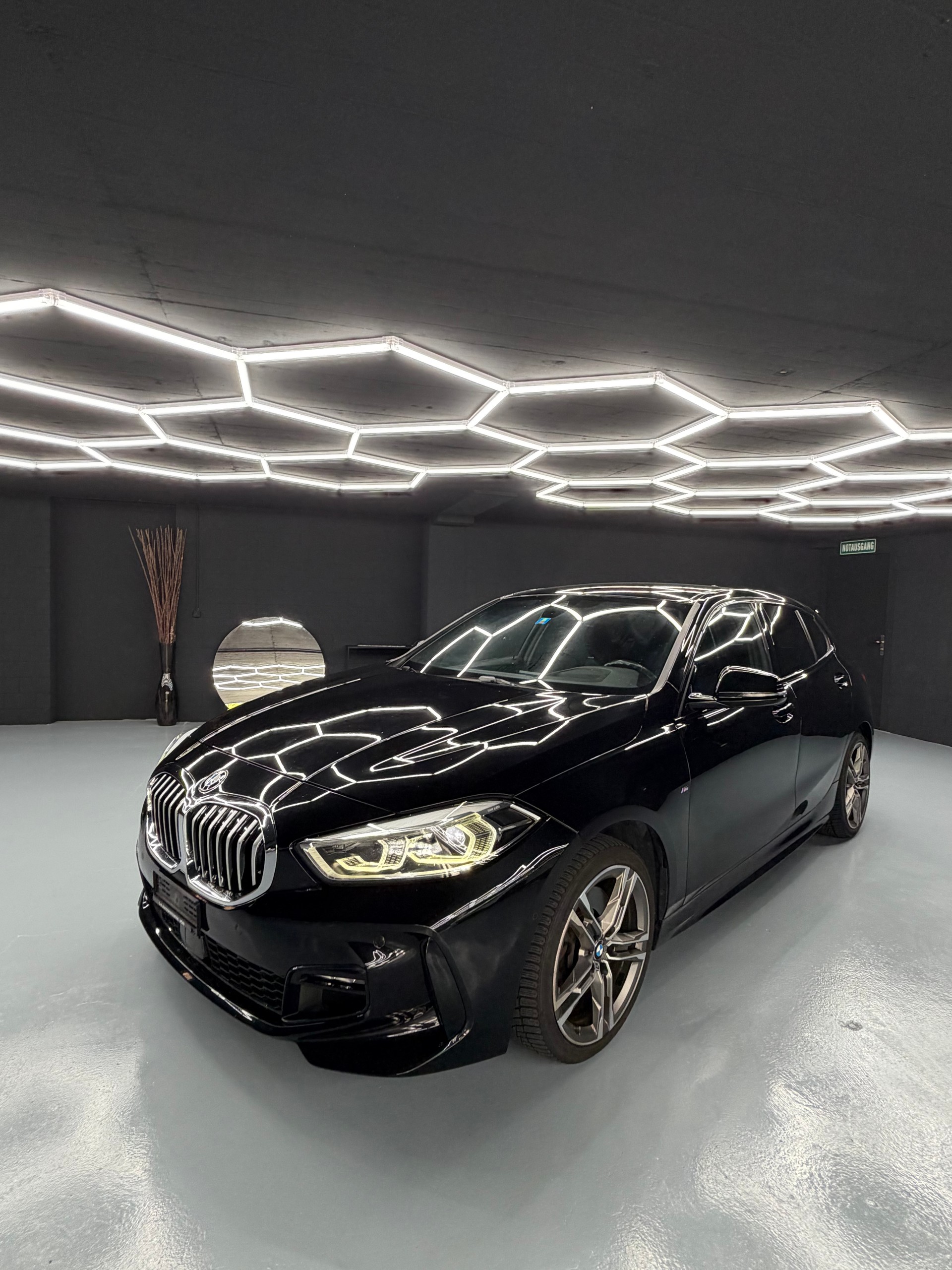 BMW 120d xDrive Steptronic M Sport-image-2