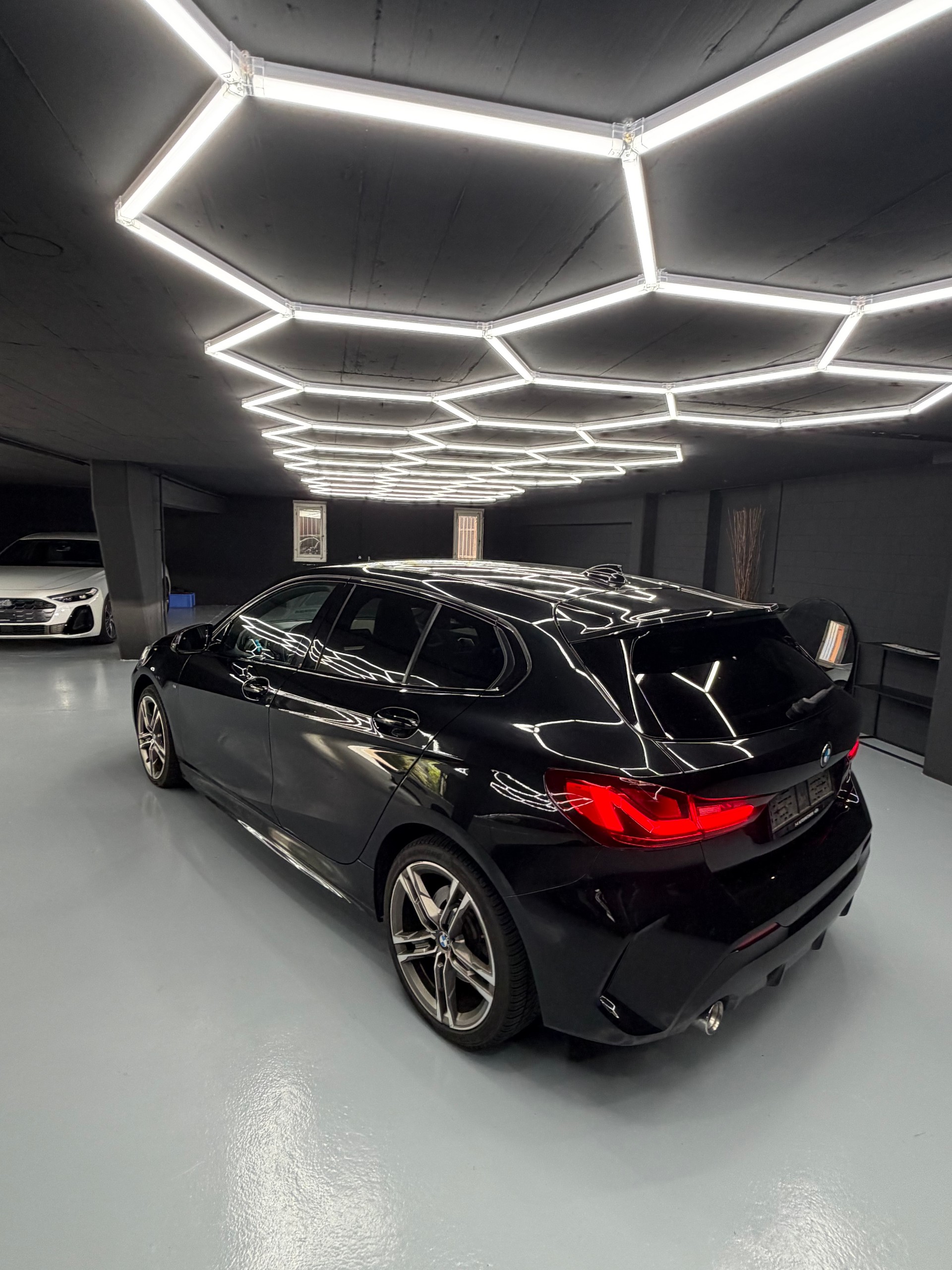 BMW 120d xDrive Steptronic M Sport-image-10