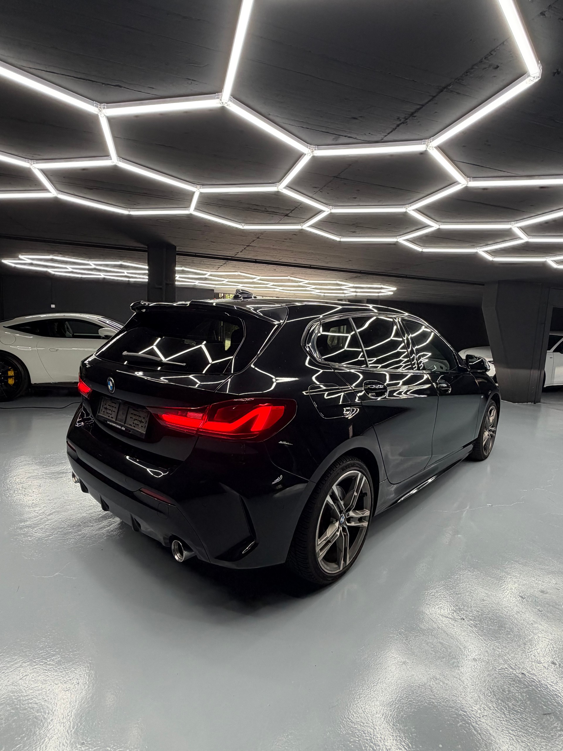 BMW 120d xDrive Steptronic M Sport-image-9