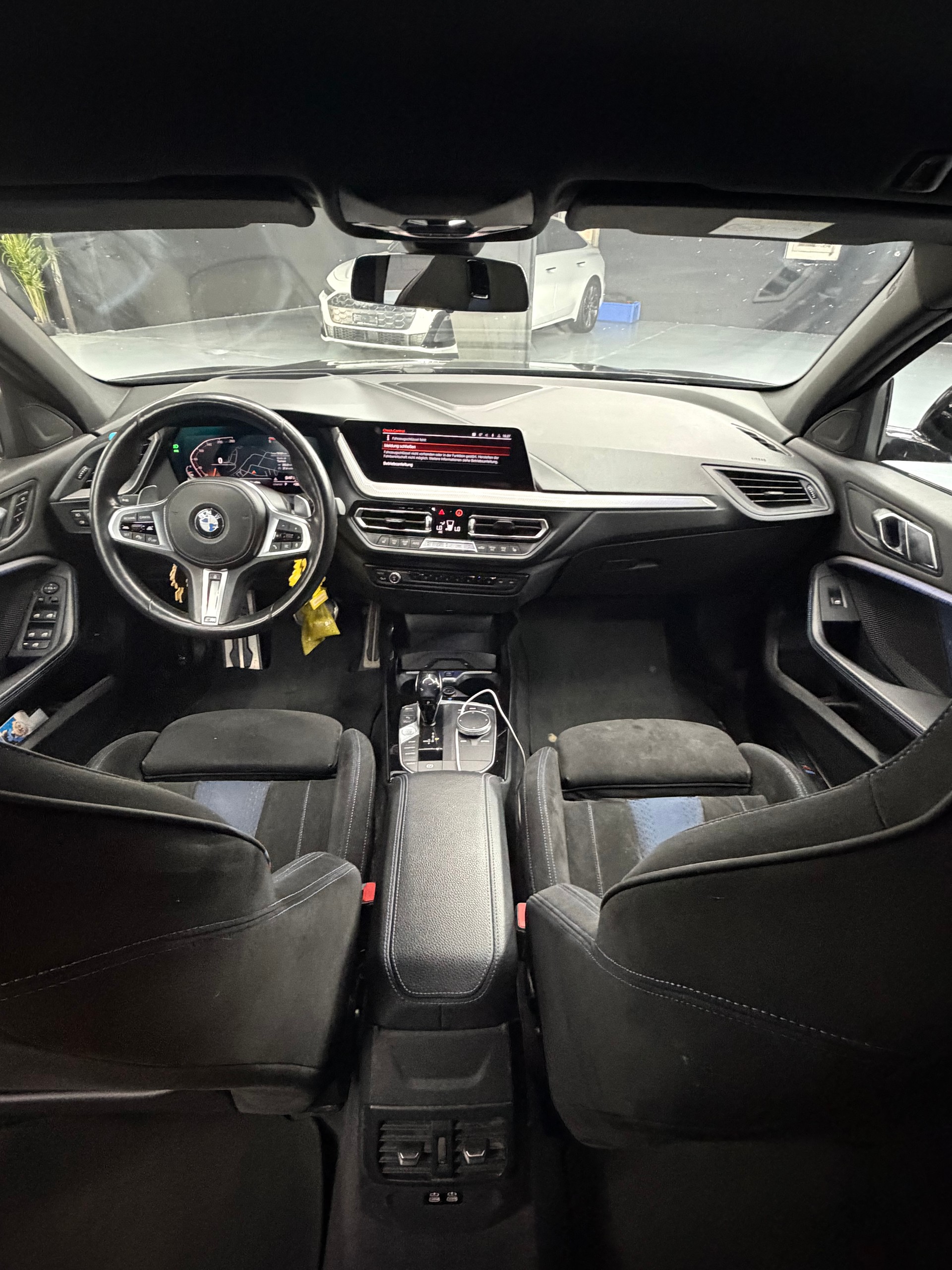 BMW 120d xDrive Steptronic M Sport-image-13