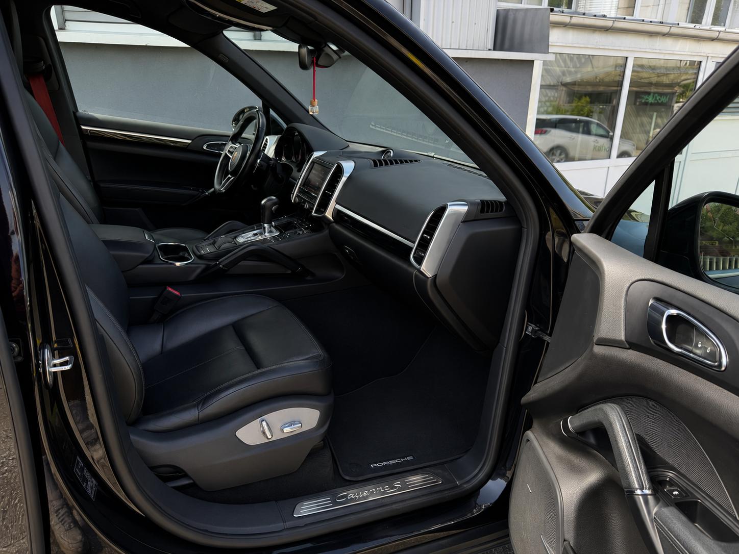 PORSCHE Cayenne S Diesel-image-16