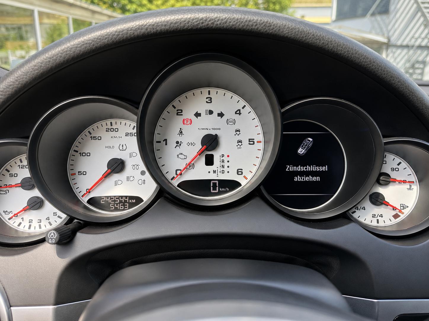 PORSCHE Cayenne S Diesel-image-10