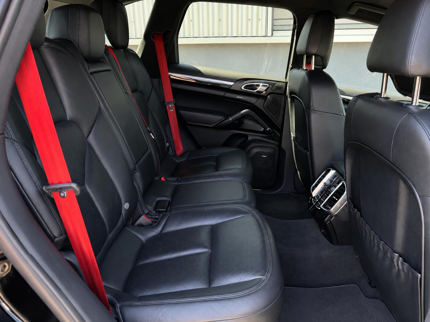 PORSCHE Cayenne S Diesel-image-21