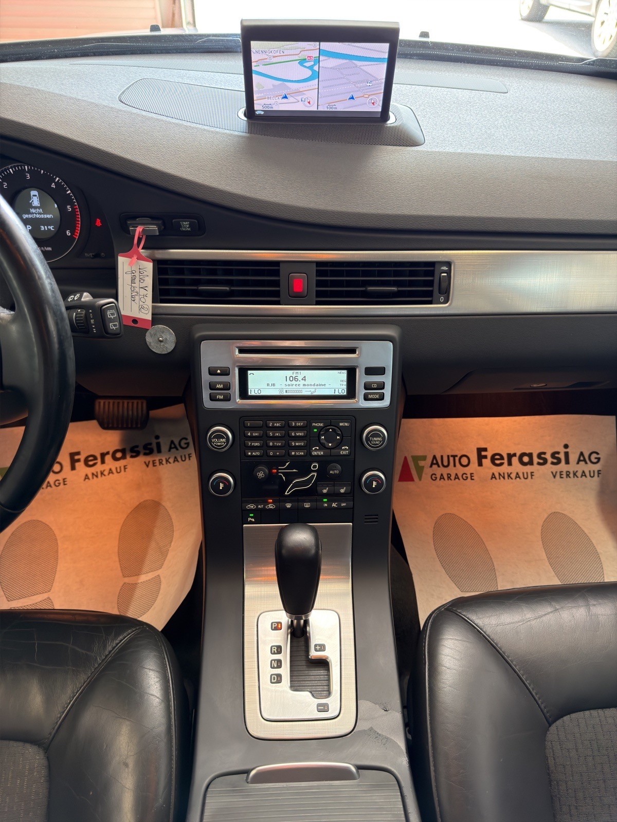 VOLVO V70 D5 Momentum Geartronic-image-25
