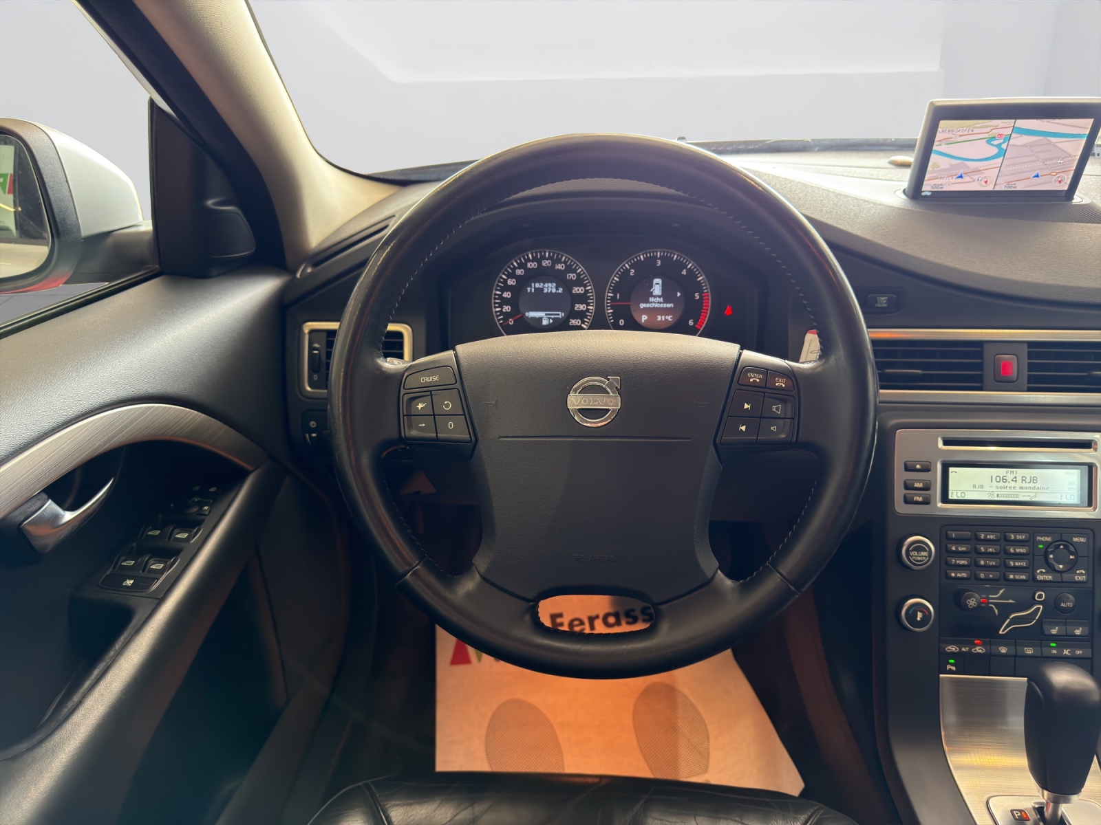 VOLVO V70 D5 Momentum Geartronic-image-23