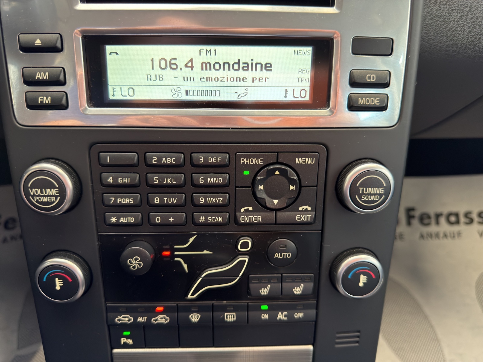 VOLVO V70 D5 Momentum Geartronic-image-20