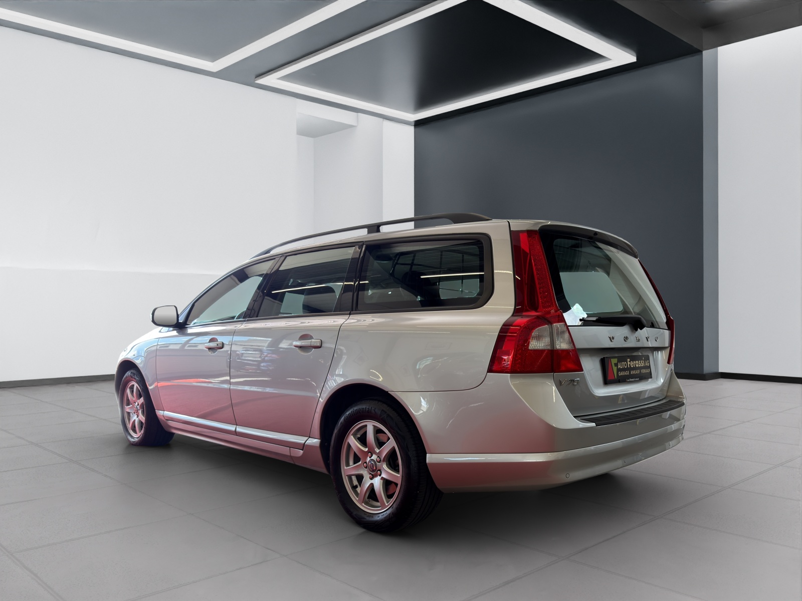 VOLVO V70 D5 Momentum Geartronic-showroom-element-3