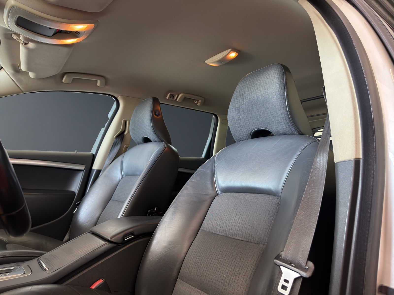 VOLVO V70 D5 Momentum Geartronic-image-14