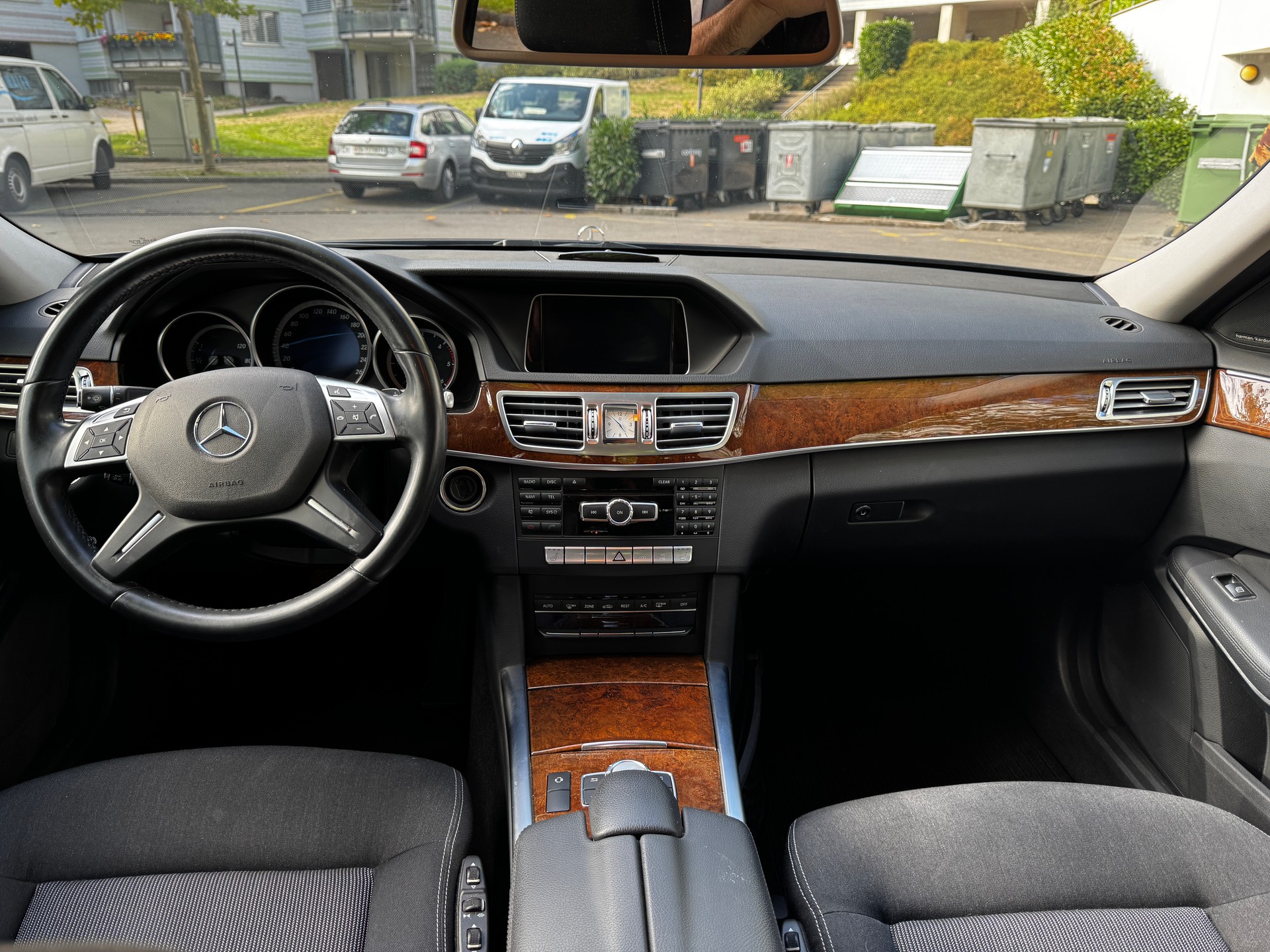 MERCEDES-BENZ E 300-image-2