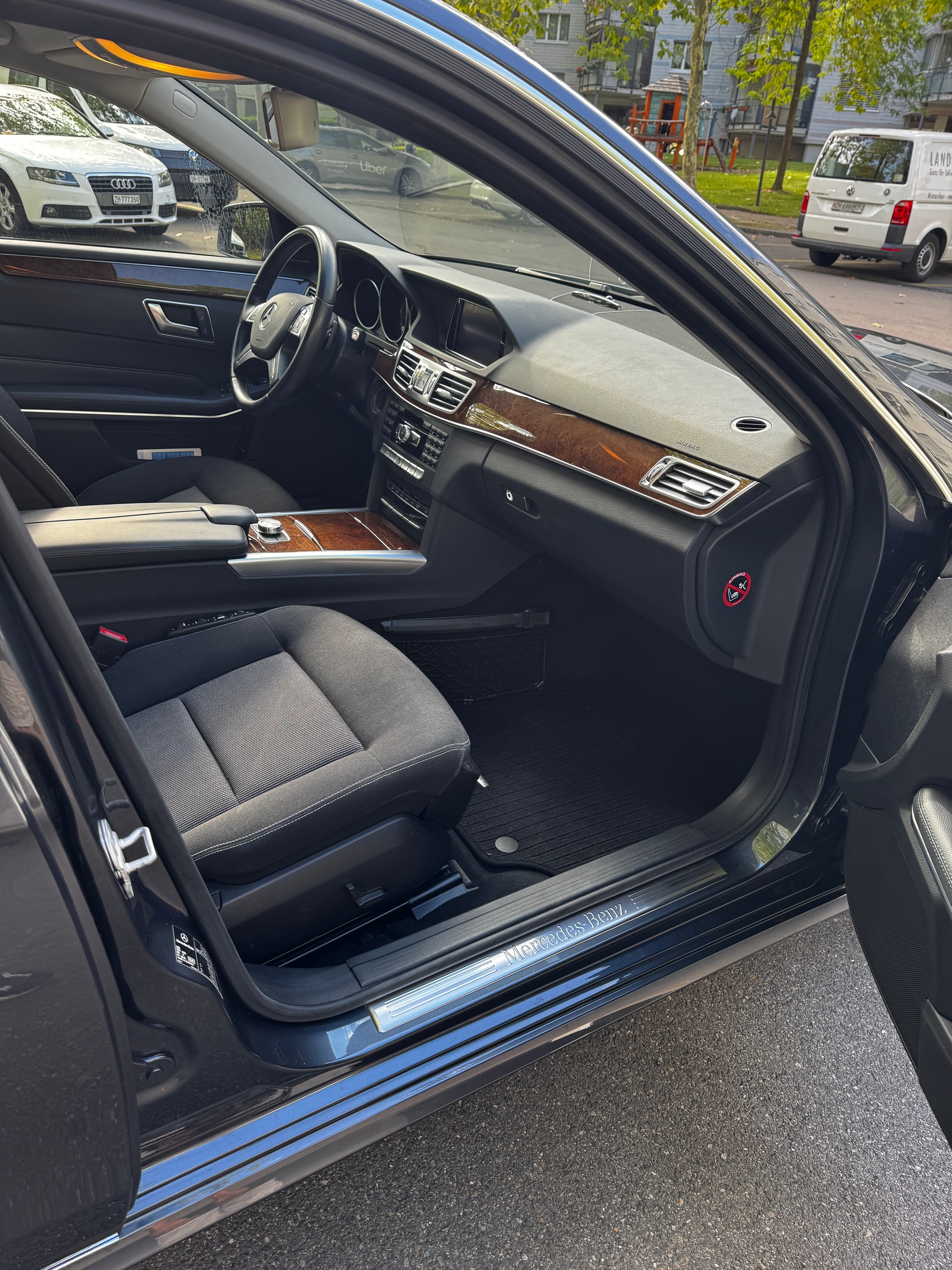 MERCEDES-BENZ E 300-image-5