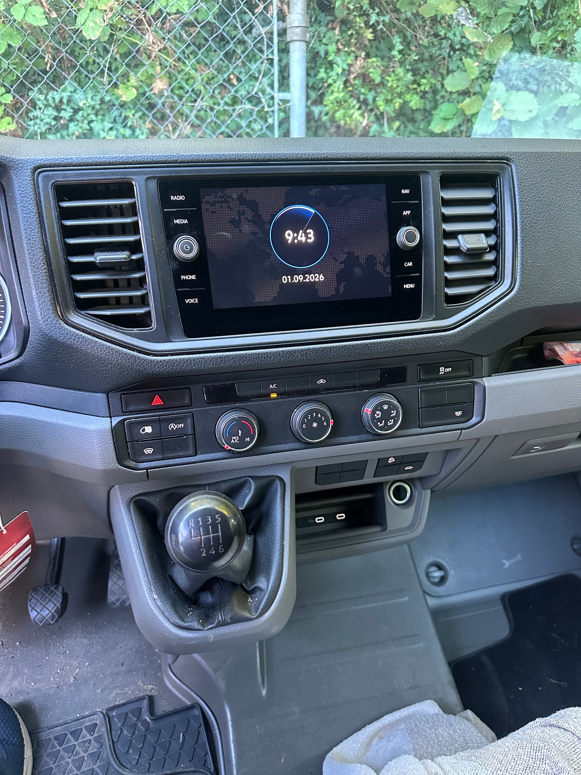 VW Crafter 35L 2.0 TDI L5 4Motion-image-2