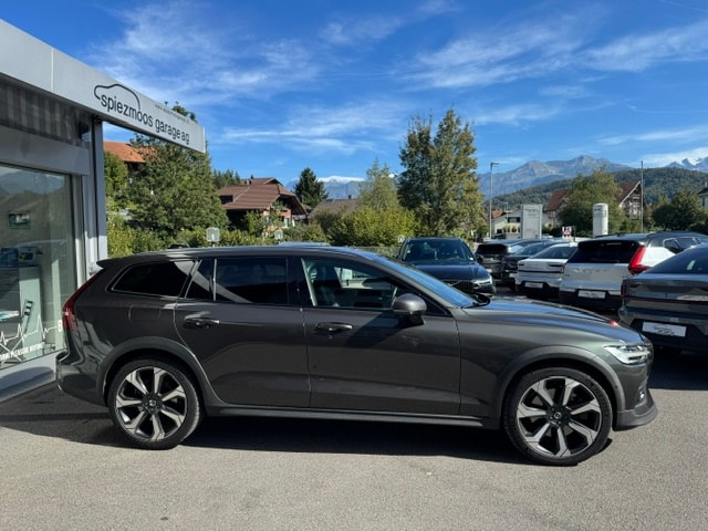 VOLVO V60 Cross Country 2.0 D4 AWD-image-2