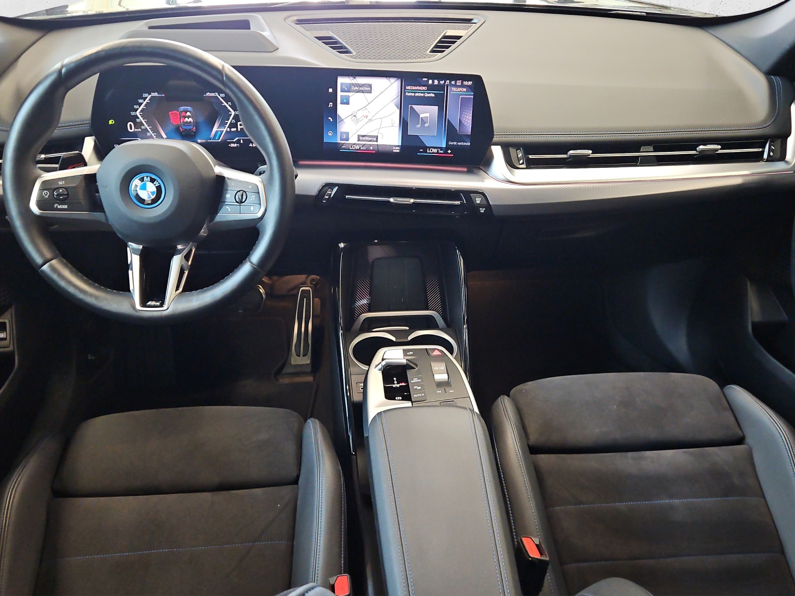 BMW iX1 xDrive 30 M Sport-image-14