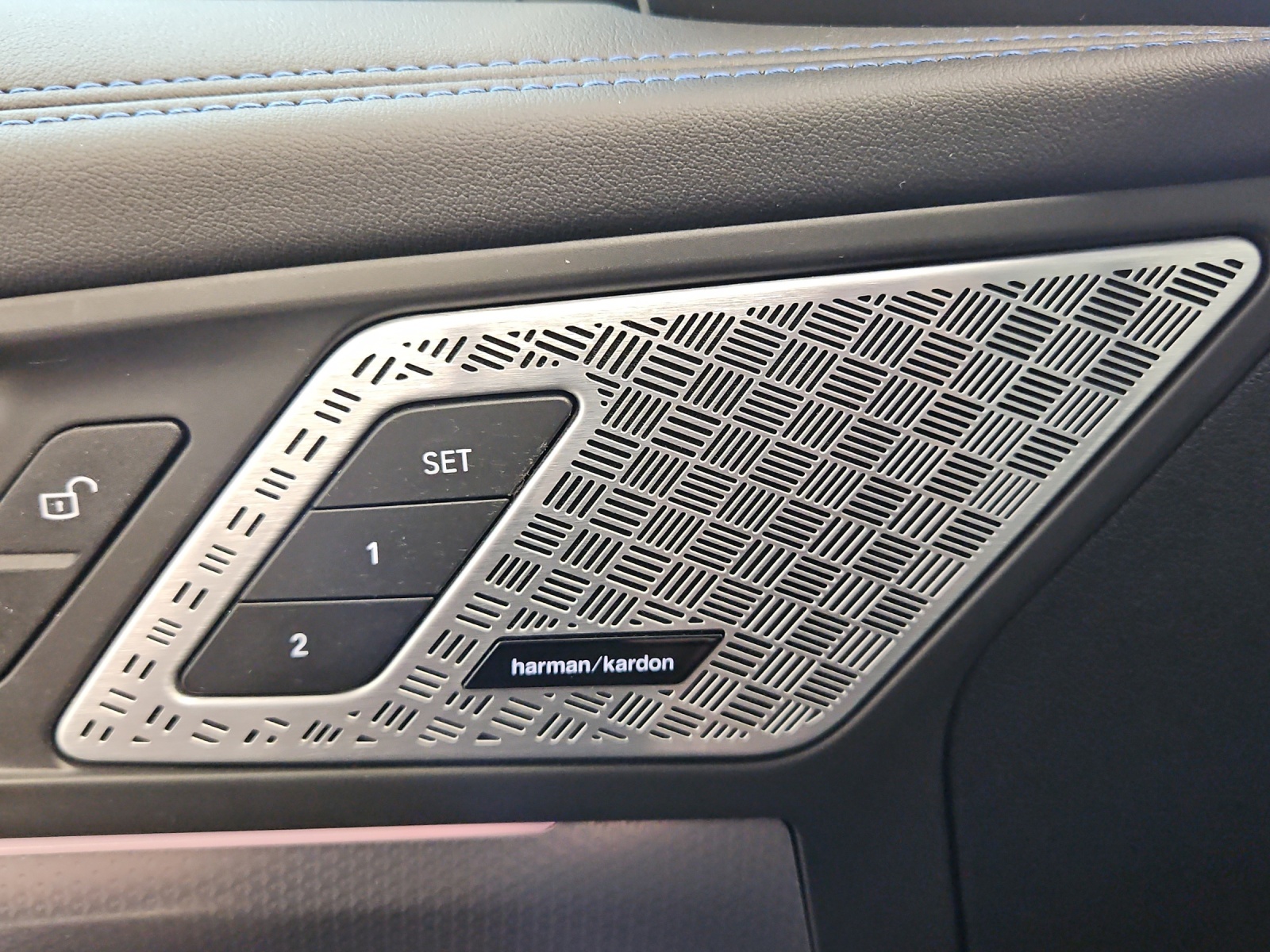 BMW iX1 xDrive 30 M Sport-image-18