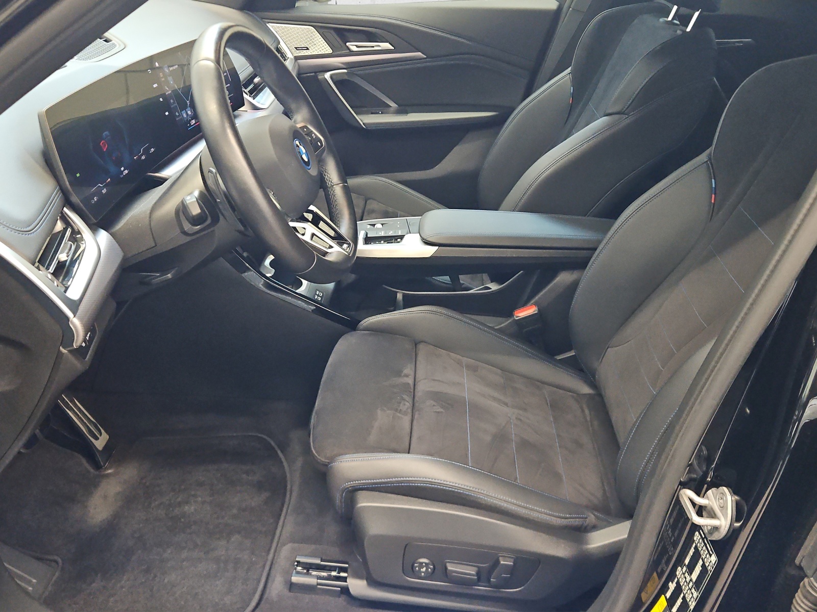 BMW iX1 xDrive 30 M Sport-image-10