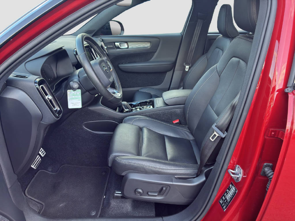 VOLVO XC40 2.0 T4 R-Design AWD-image-5