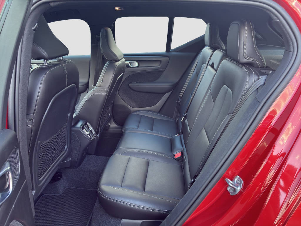 VOLVO XC40 2.0 T4 R-Design AWD-image-12