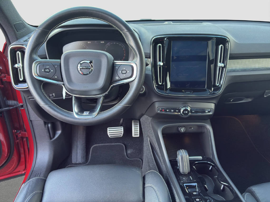 VOLVO XC40 2.0 T4 R-Design AWD-image-8
