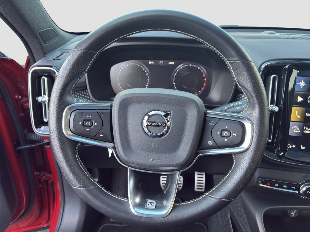 VOLVO XC40 2.0 T4 R-Design AWD-image-6