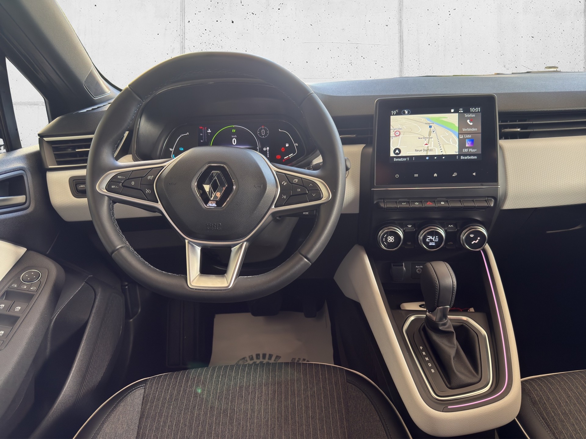 RENAULT Clio 1.6 E-Tech Techno-image-8