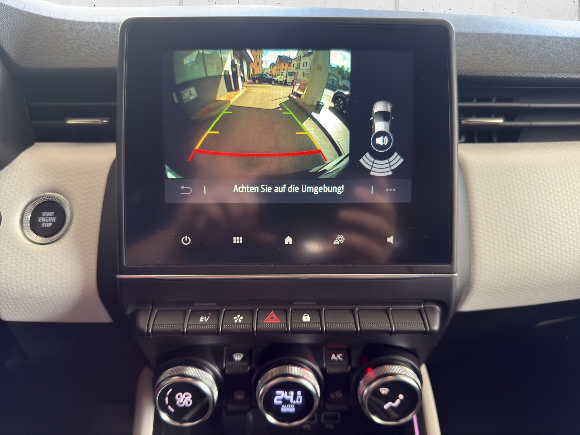 RENAULT Clio 1.6 E-Tech Techno-image-9
