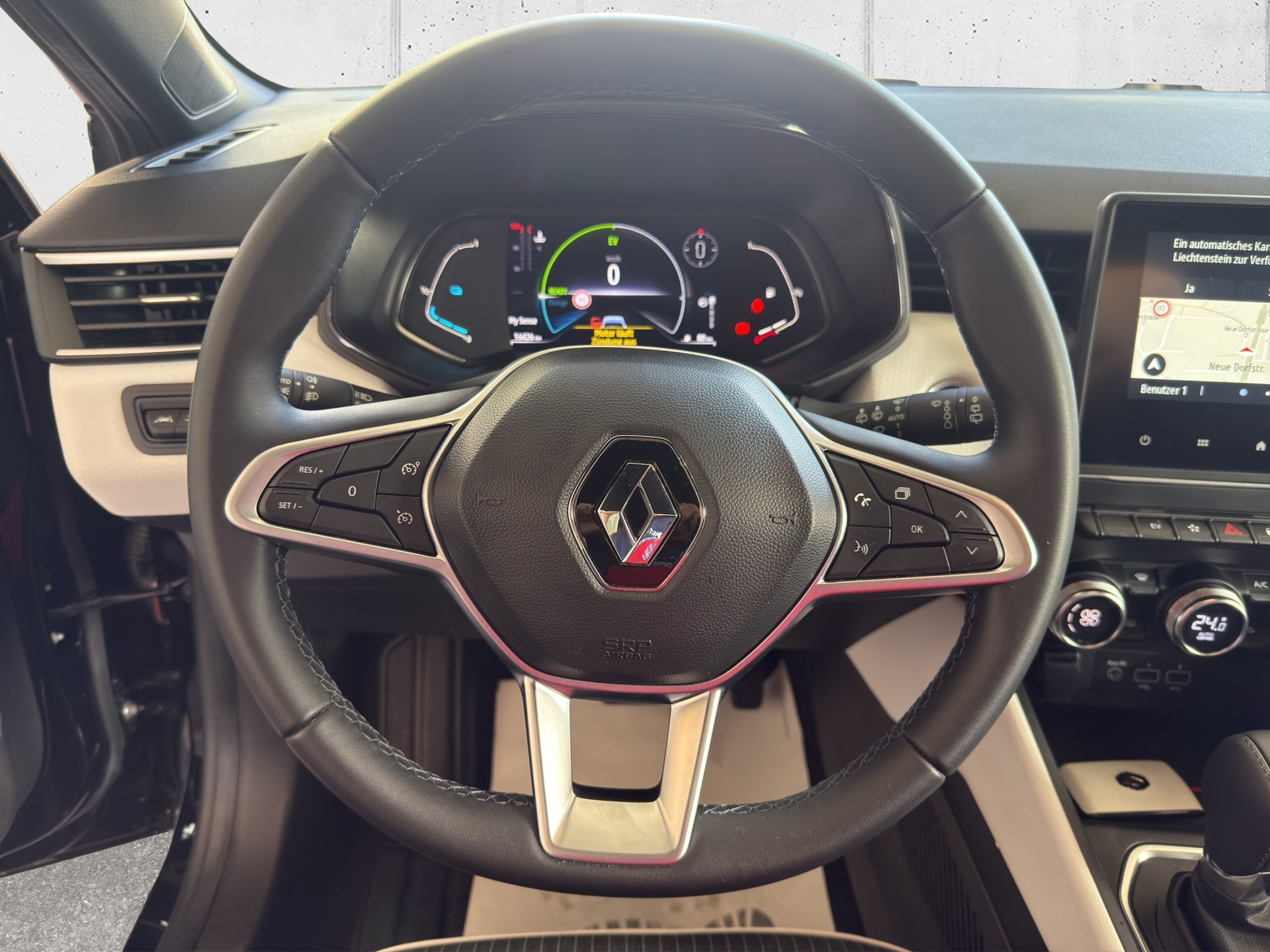RENAULT Clio 1.6 E-Tech Techno-image-10