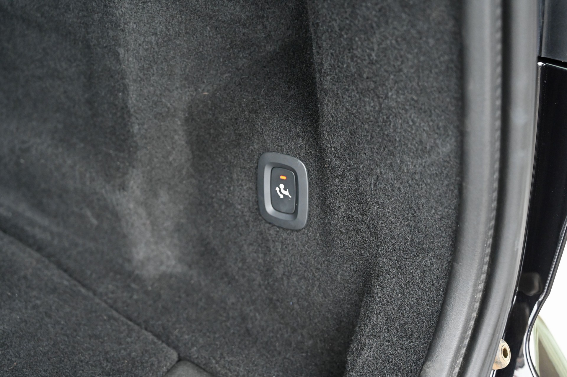 VOLVO XC60 T6 eAWD R-Design Dark Geartronic-image-9