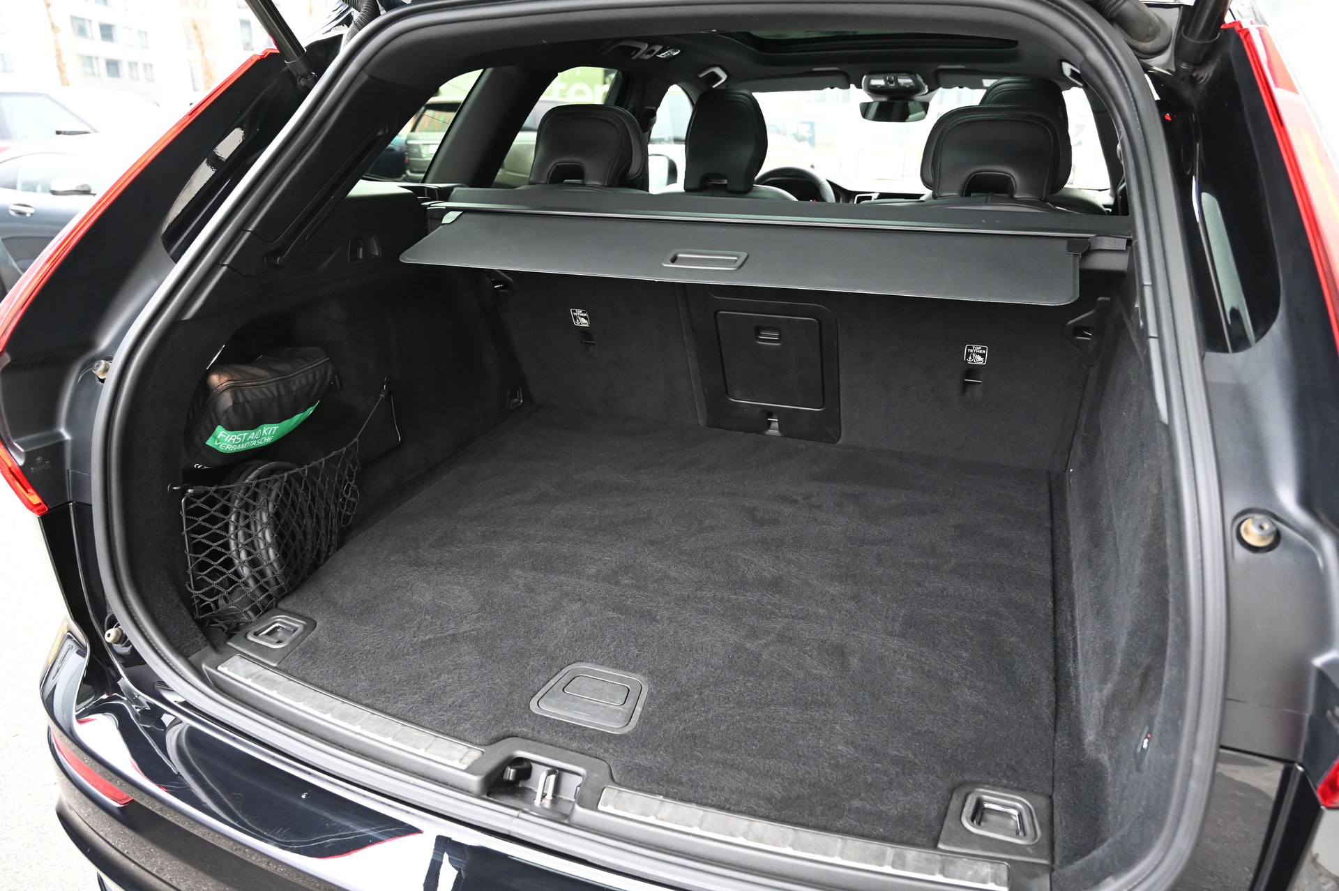 VOLVO XC60 T6 eAWD R-Design Dark Geartronic-image-7