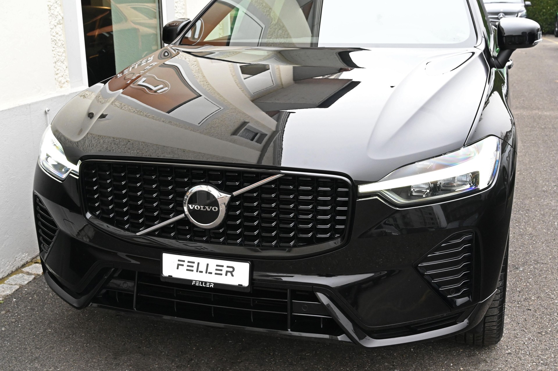 VOLVO XC60 T6 eAWD R-Design Dark Geartronic-image-3