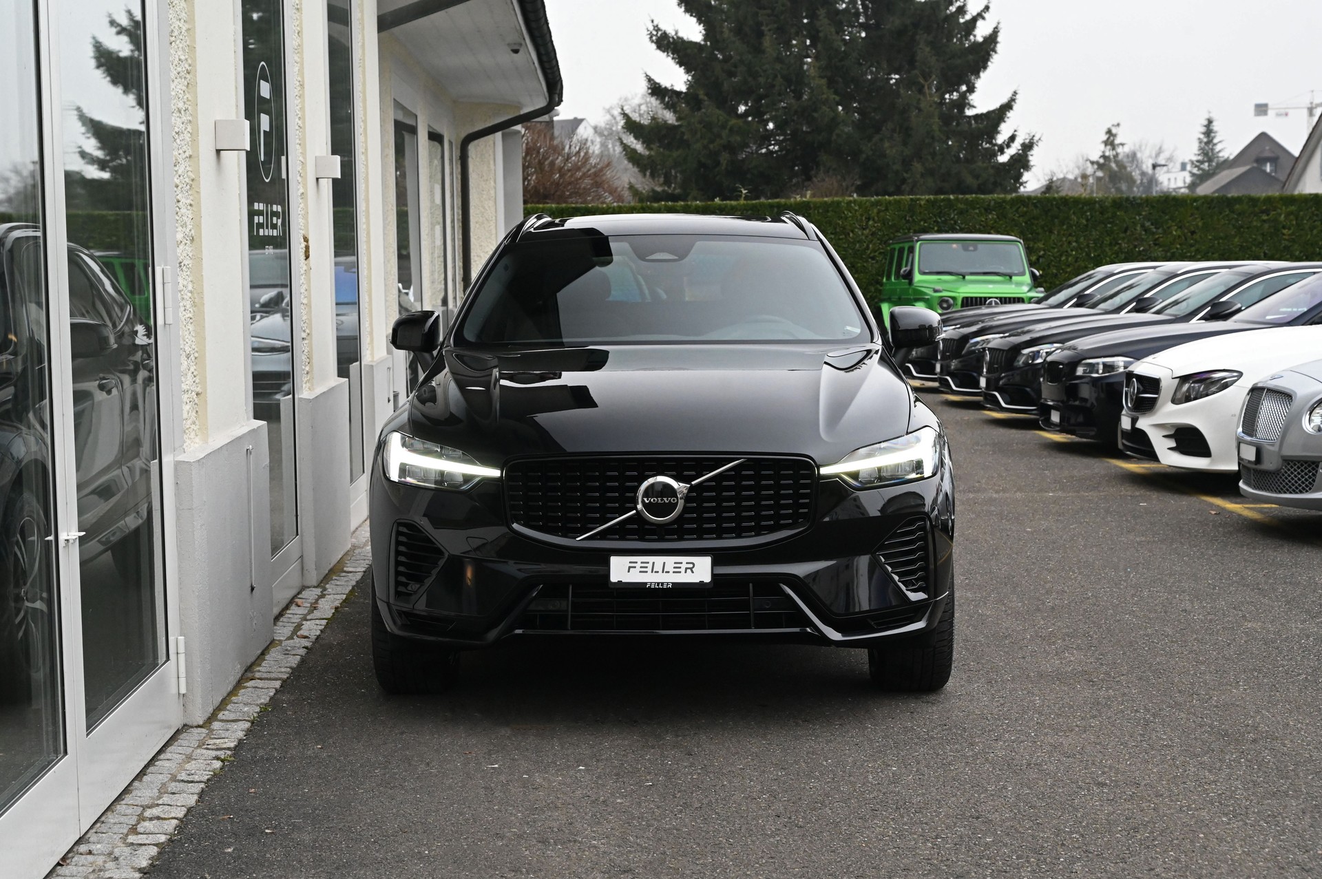 VOLVO XC60 T6 eAWD R-Design Dark Geartronic-image-2
