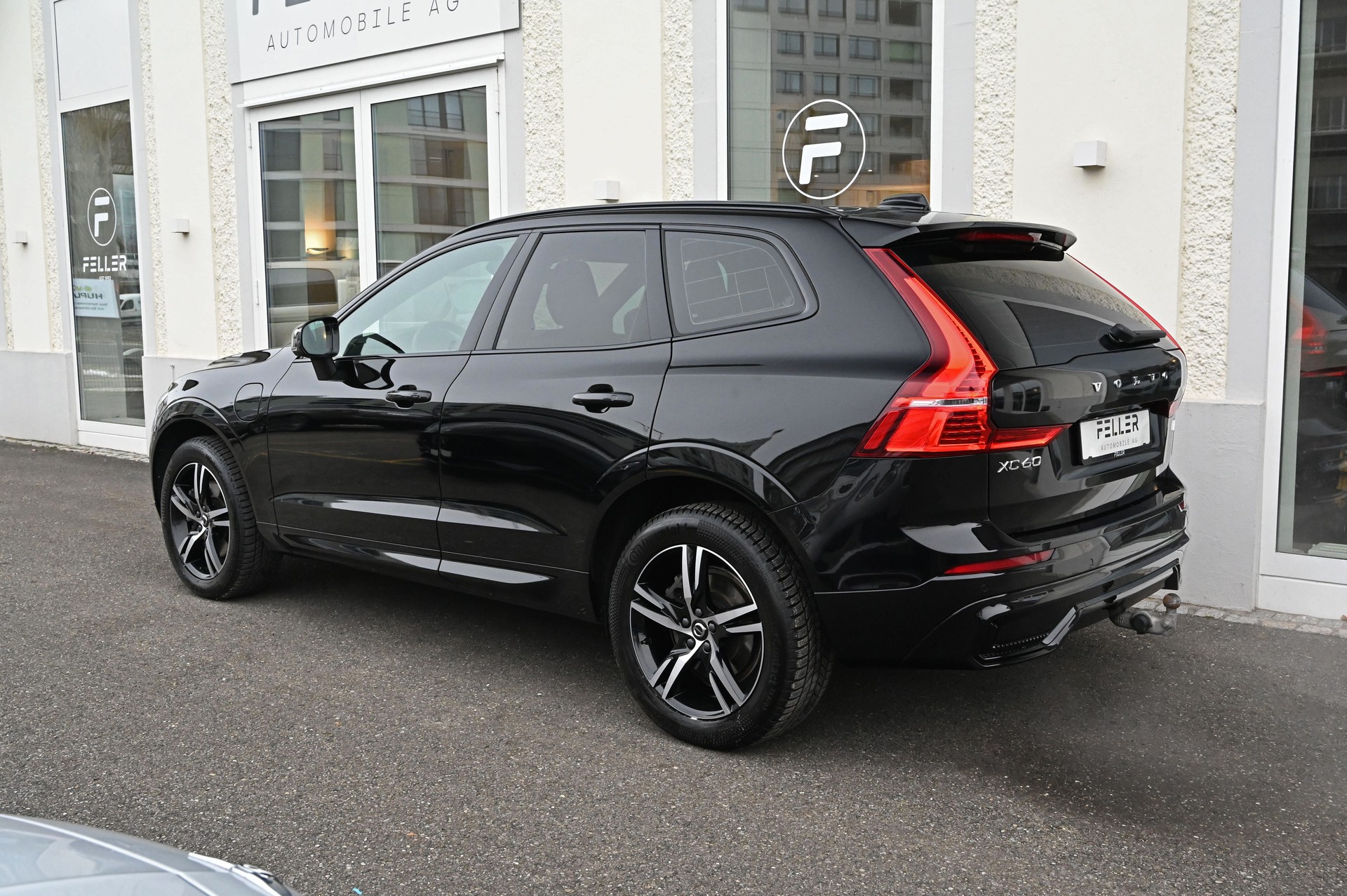 VOLVO XC60 T6 eAWD R-Design Dark Geartronic-image-5