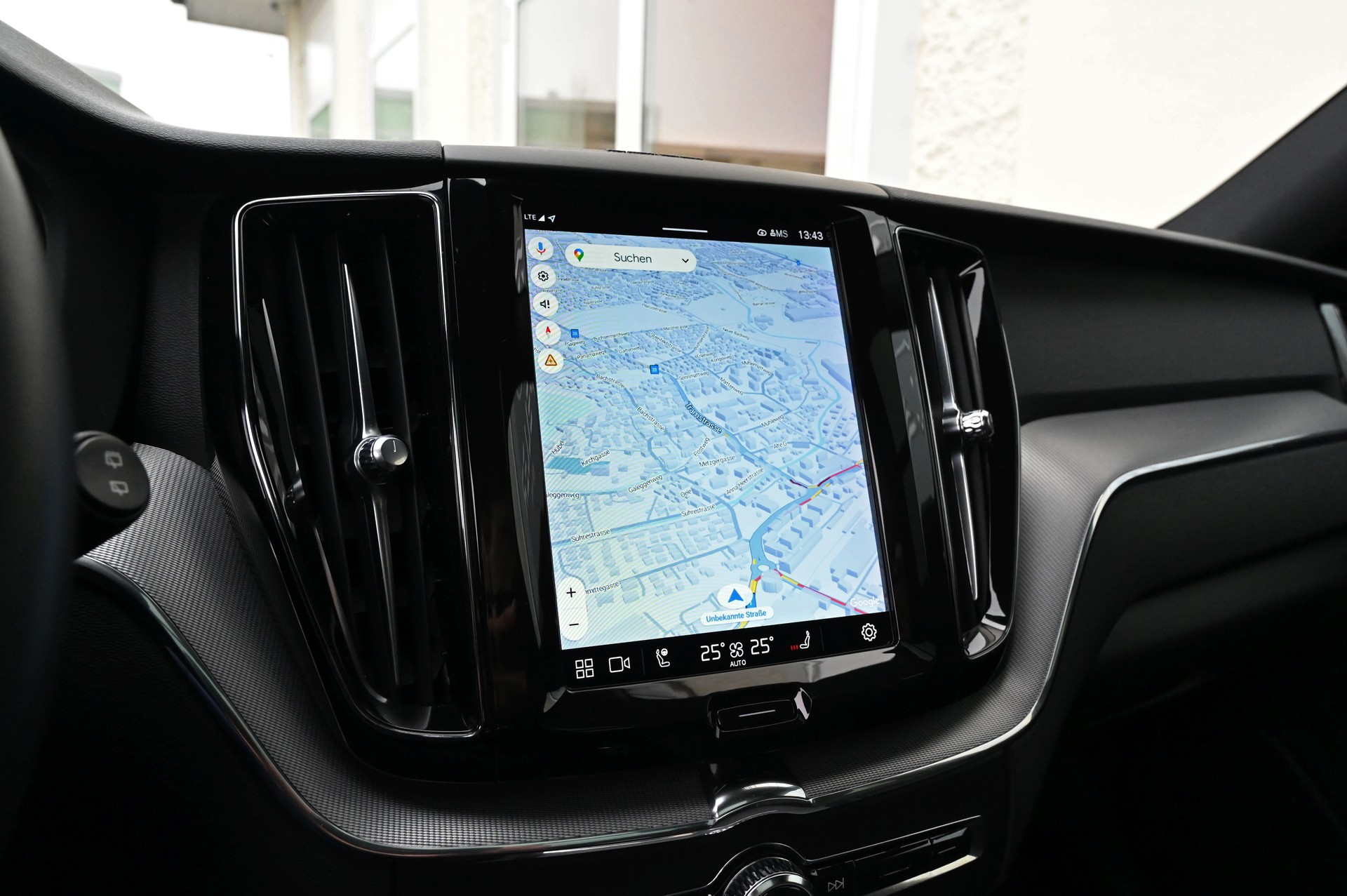 VOLVO XC60 T6 eAWD R-Design Dark Geartronic-image-17