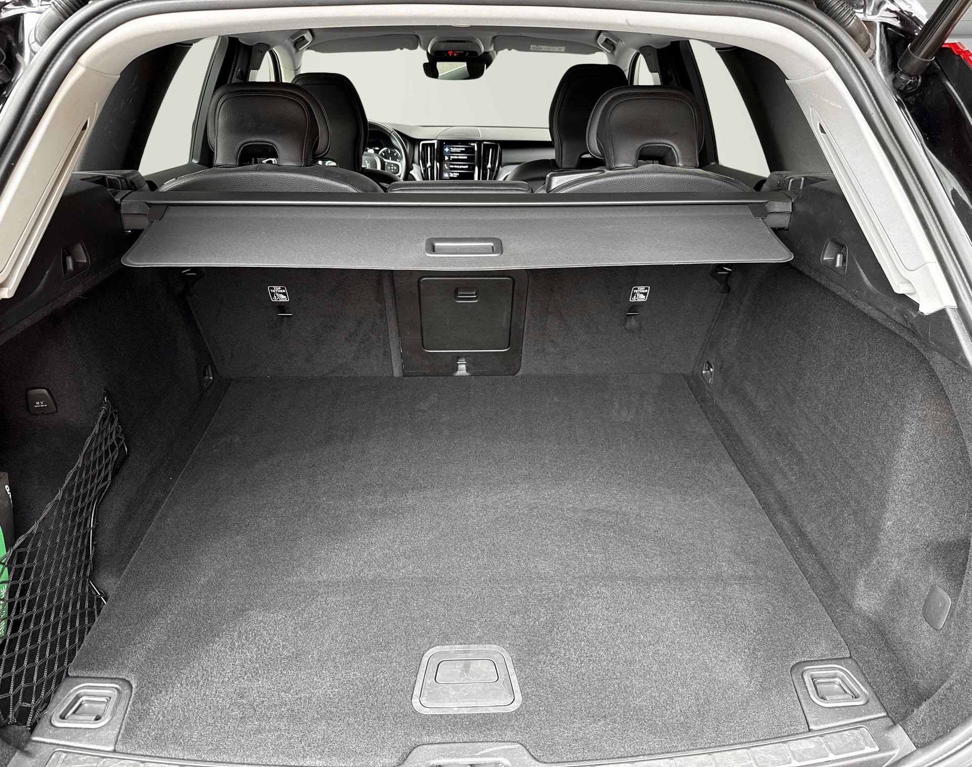 VOLVO XC60 2.0 B4 MH Momentum AWD-image-5