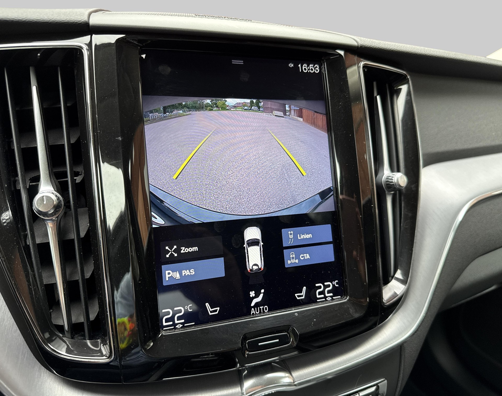 VOLVO XC60 2.0 B4 MH Momentum AWD-image-12