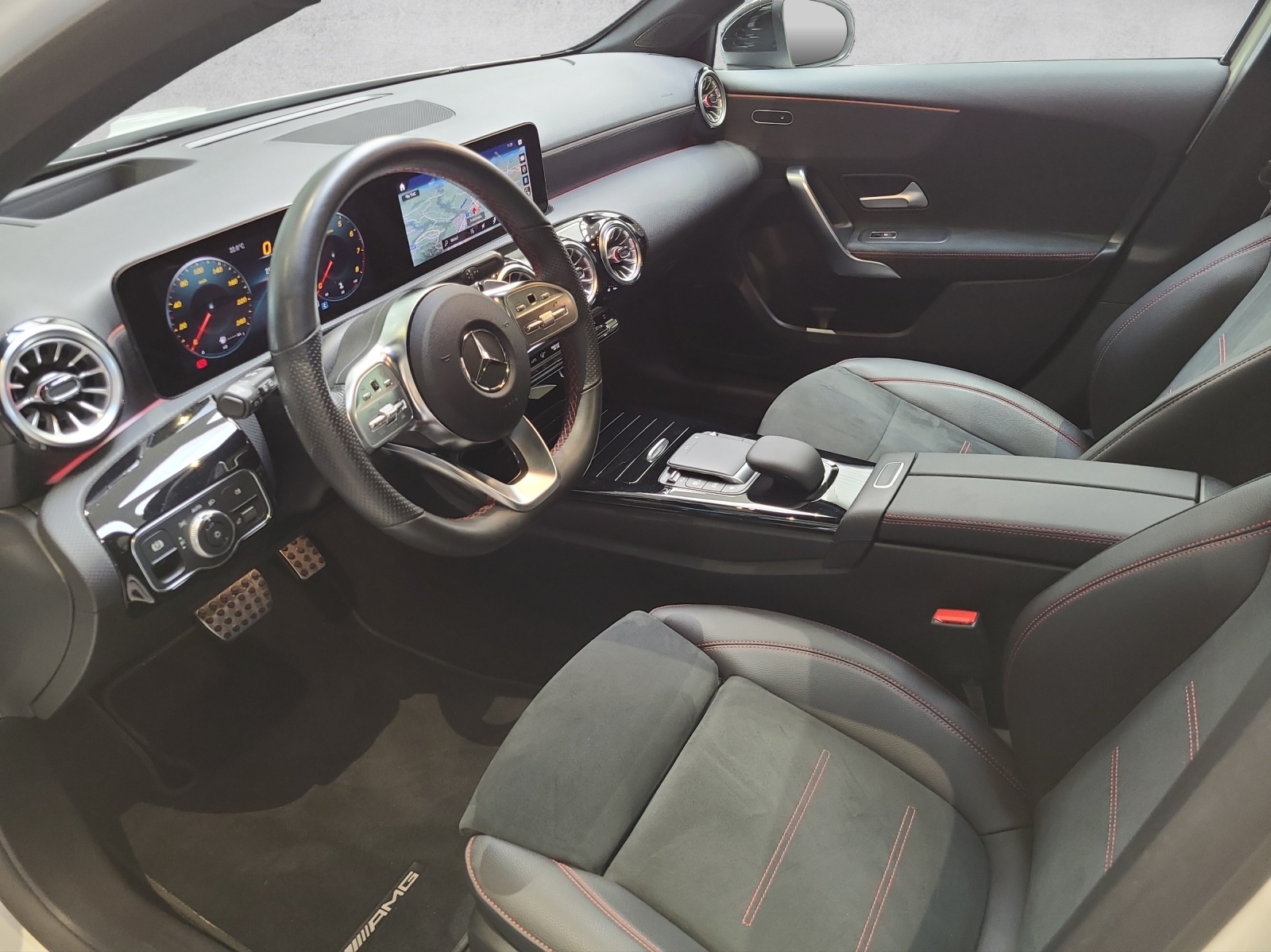 MERCEDES-BENZ A 250 AMG Line 4m-image-11
