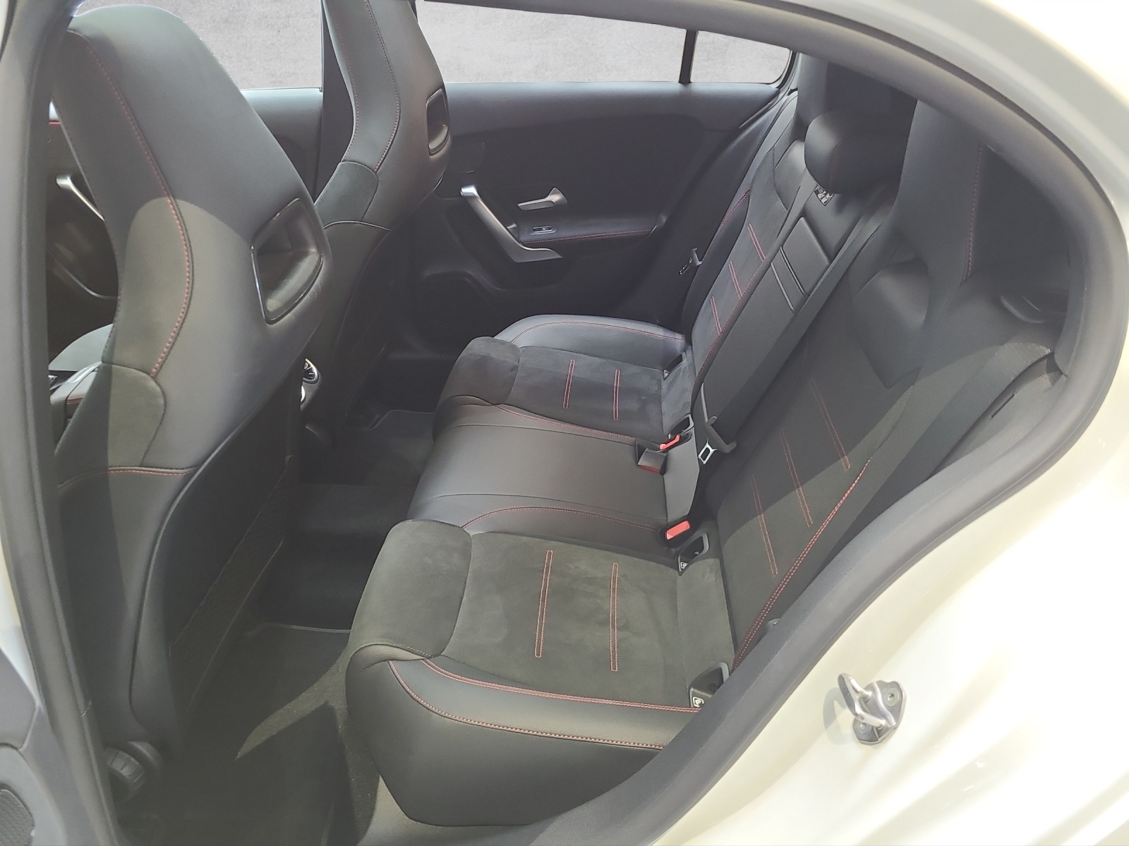 MERCEDES-BENZ A 250 AMG Line 4m-image-1